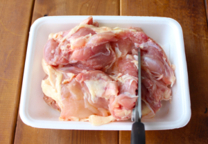 キッチンばさみの便利な使い方・活用方法10選　お肉　すじ切り