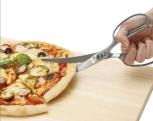 キッチンばさみの便利な使い方・活用方法10選　ピザ